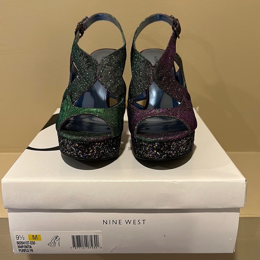 A Fun, Sparkly, Sexy women’s platform sandal.  Multi color sparkly shoe